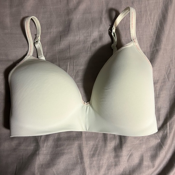 Victoria's Secret Other - Victoria's Secret Wireless Push-Up Light Green Bra Size 32DDD